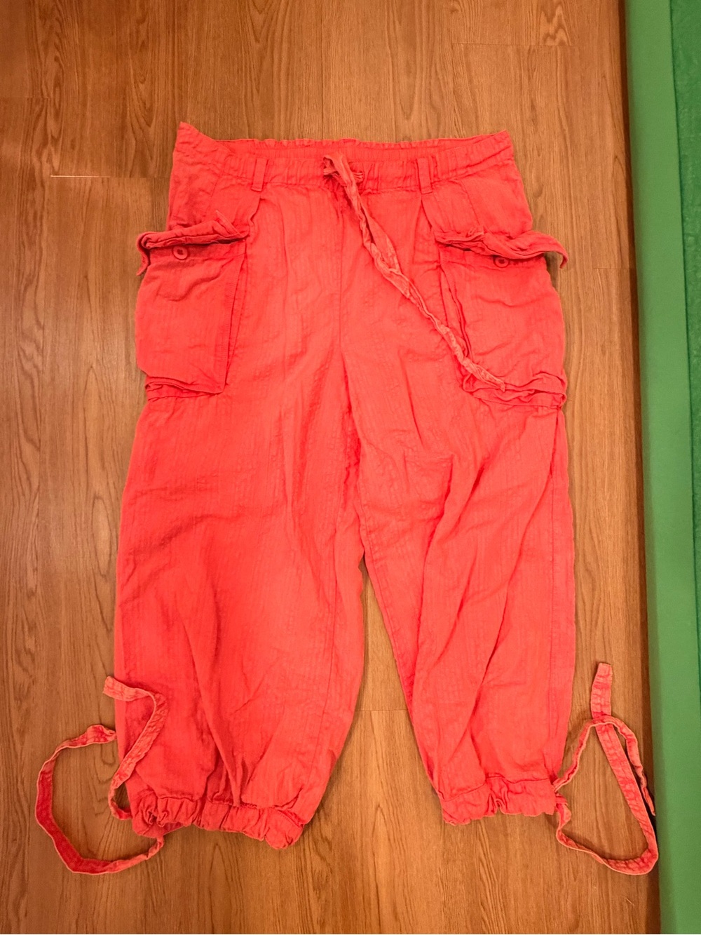 FREE PEOPLE Coral Utility Cargo Capris size XS